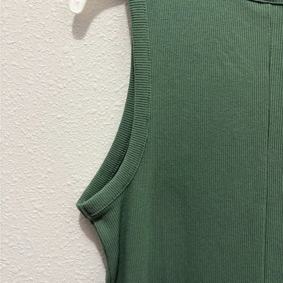 Sleeveless Green Ribbed Dress - Picture 5 of 6